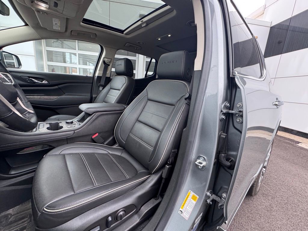 Used 2023 GMC Acadia Denali w/ Denali Ultimate Package image 9