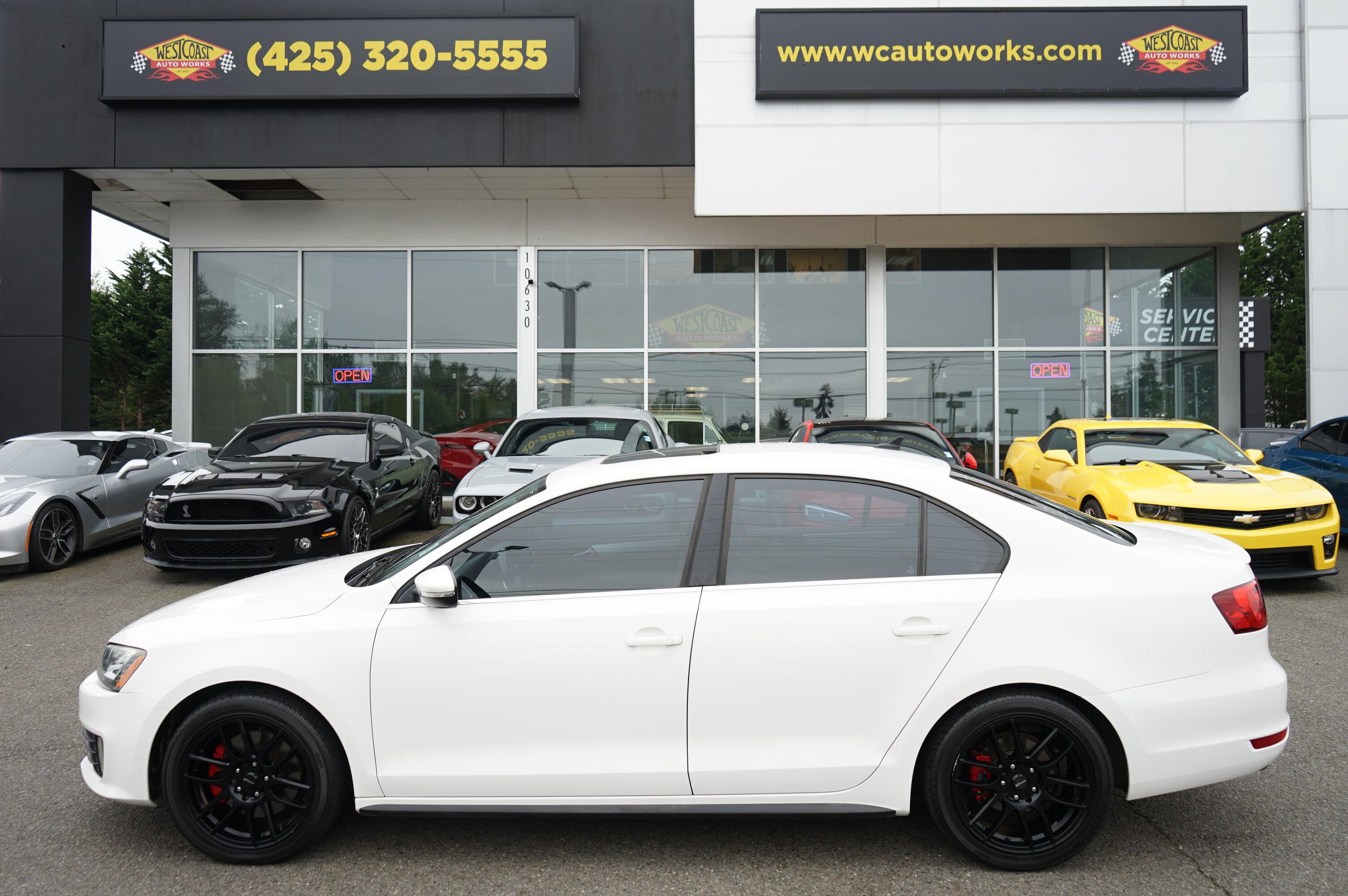 Used 2013 Volkswagen Jetta GLI Autobahn FWD image 2