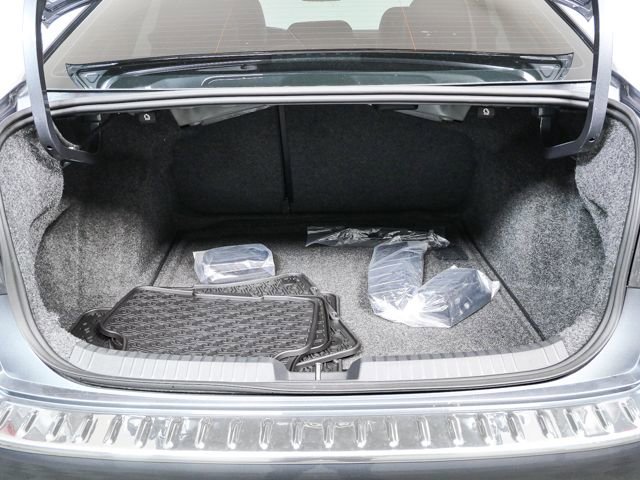 Used 2025 Volkswagen Jetta SEL FWD image 35