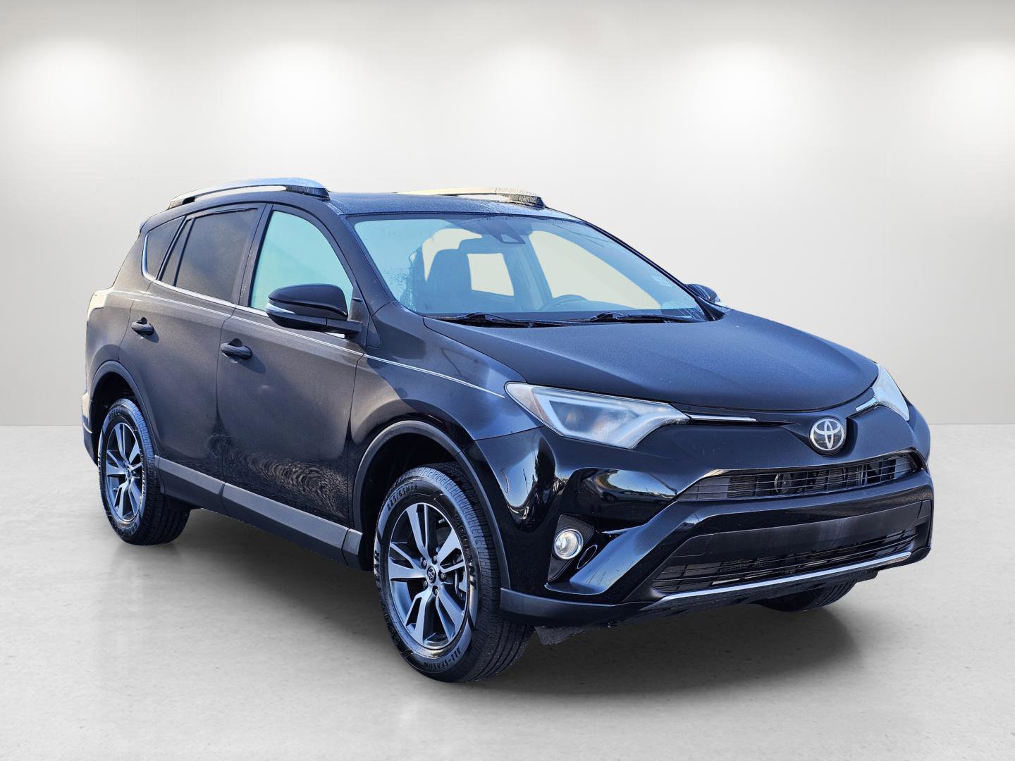 Used 2018 Toyota RAV4 XLE image 3