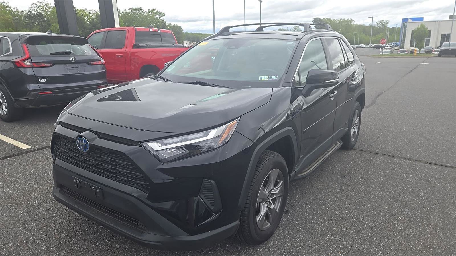 Used 2022 Toyota RAV4 XLE w/ Convenience Package image 1