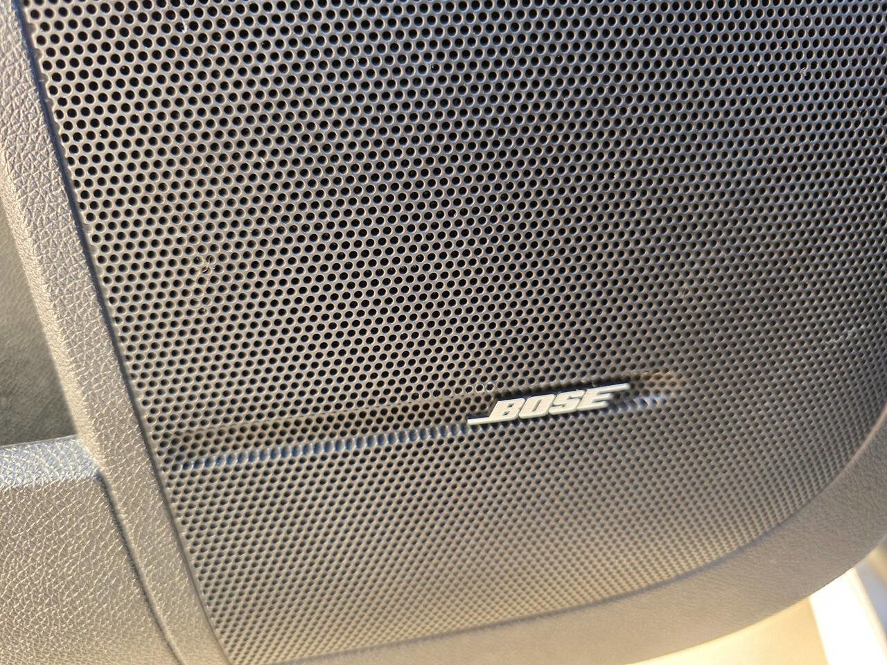 Used 2012 GMC Acadia Denali image 20