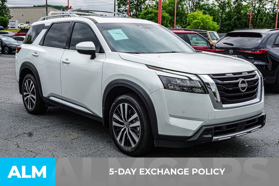 Used 2025 Nissan Pathfinder Platinum w/ Cargo Package AWD/4WD image 4