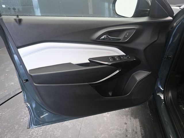 Used 2025 Chevrolet Trax LT image 18