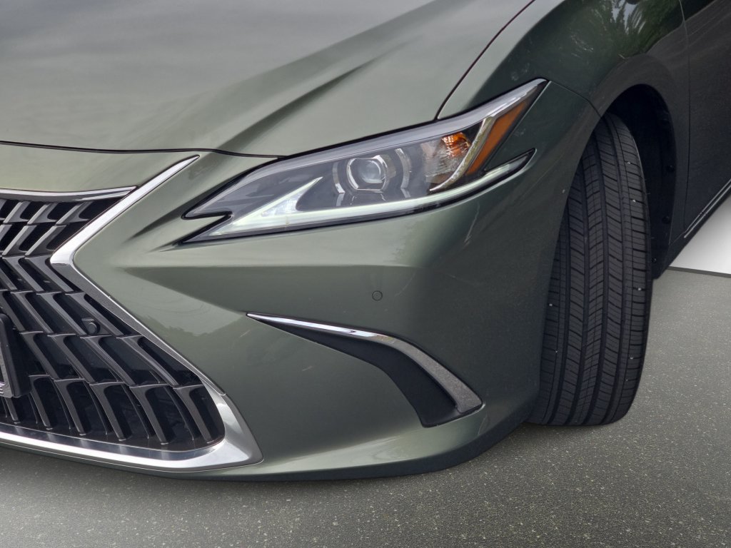 Used 2025 Lexus ES 300h w/ Premium Package FWD image 34