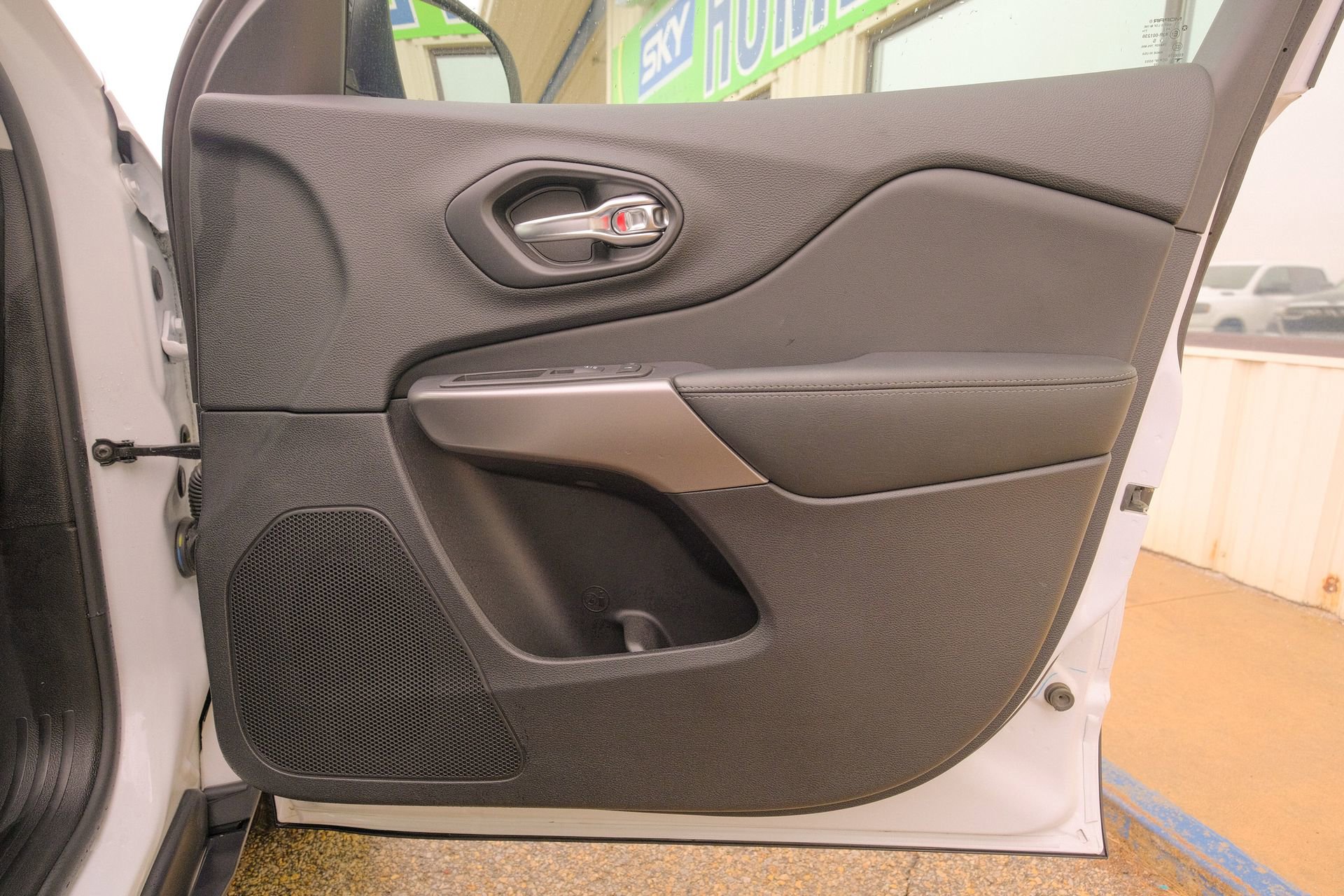 Used 2022 Jeep Cherokee Latitude Lux w/ Sun & Sound Group image 16