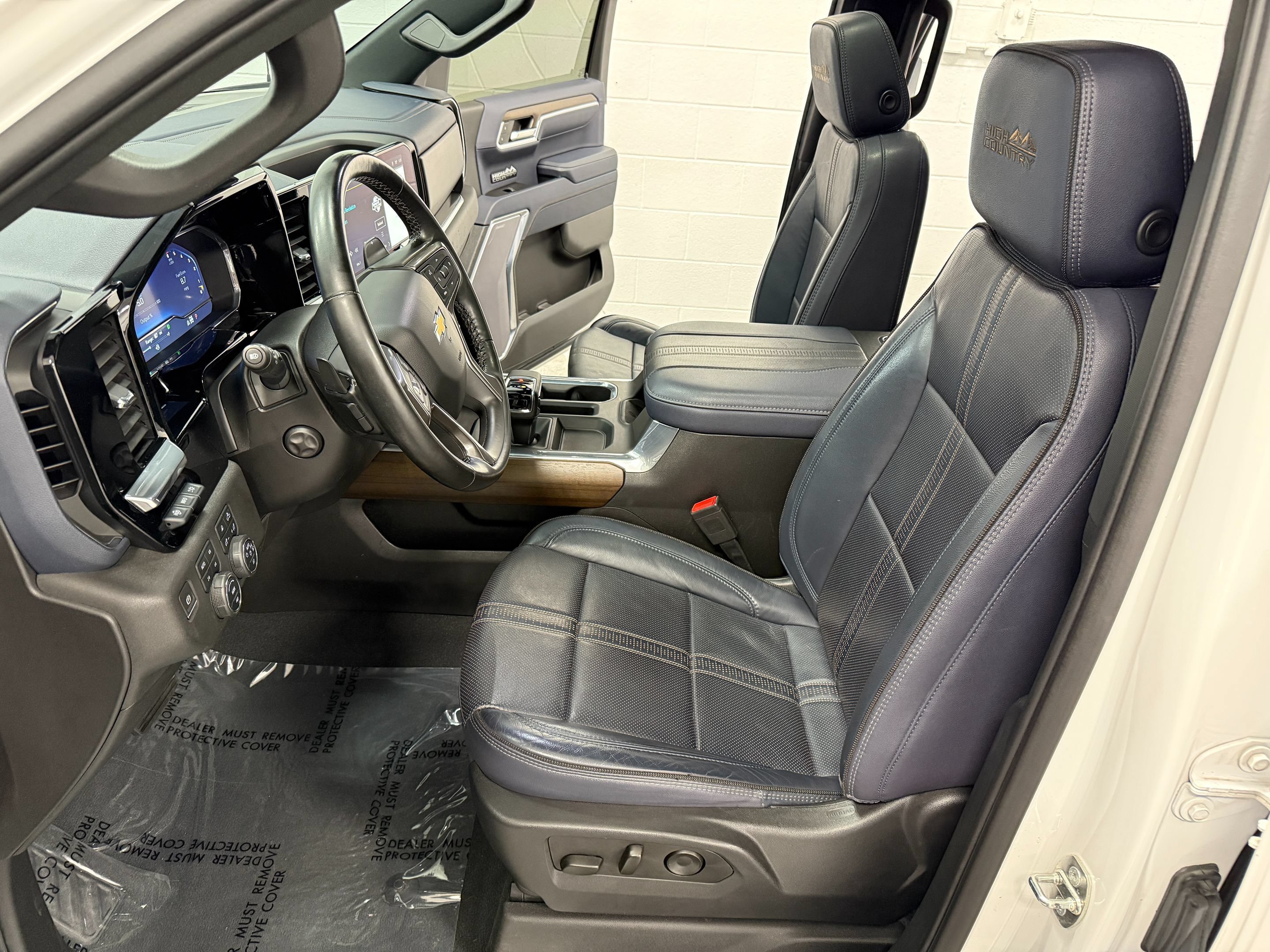 Used 2023 Chevrolet Silverado 1500 High Country w/ Technology Package AWD/4WD image 14