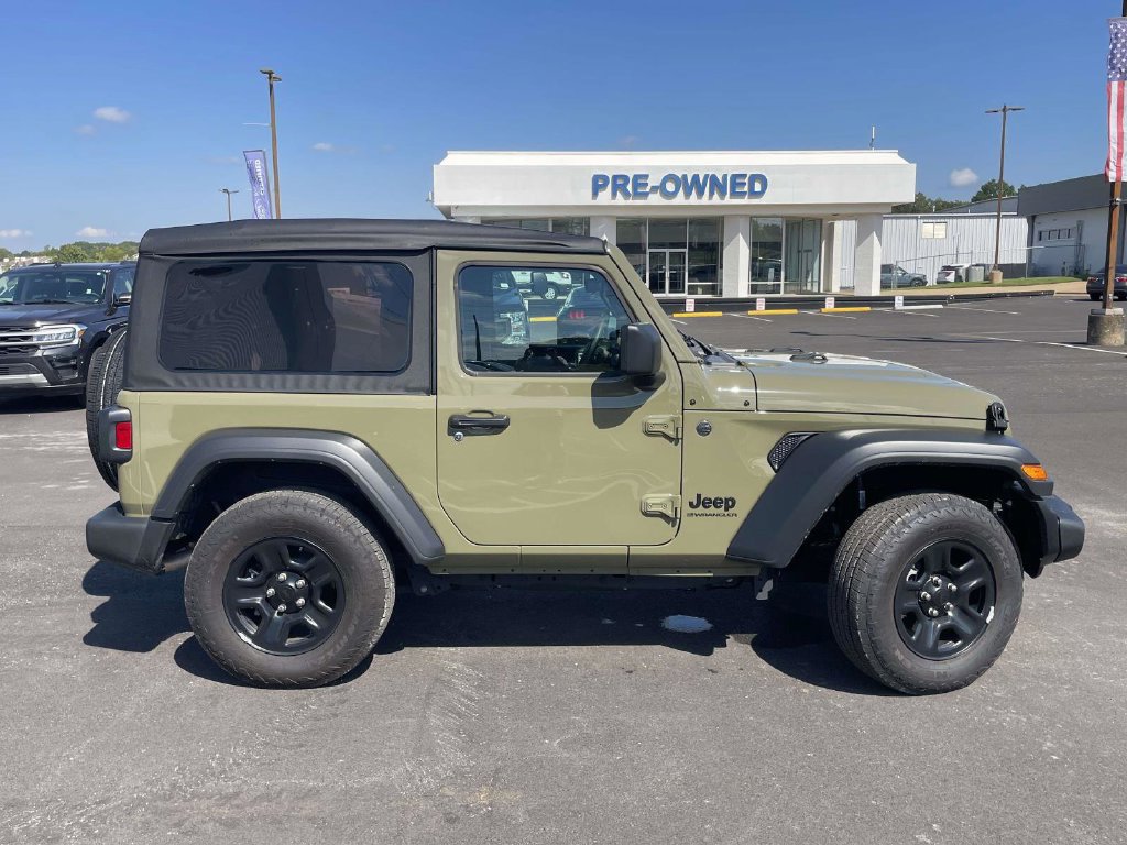 Used 2025 Jeep Wrangler Sport AWD/4WD image 2