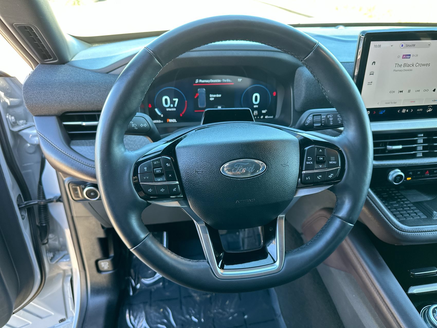 Used 2025 Ford Explorer Platinum w/ LUX Leather Package AWD/4WD image 14