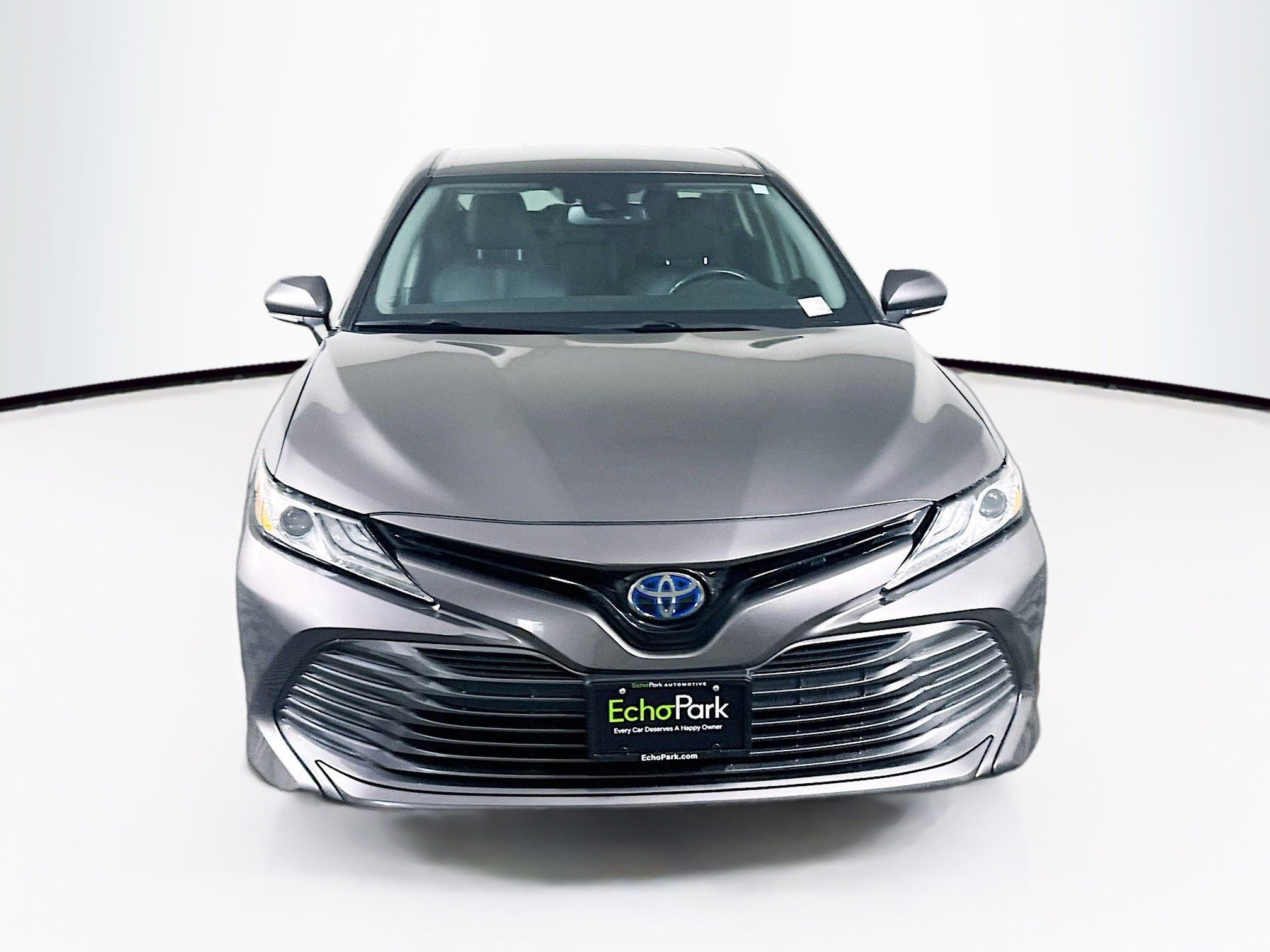 Used 2020 Toyota Camry XLE image 2
