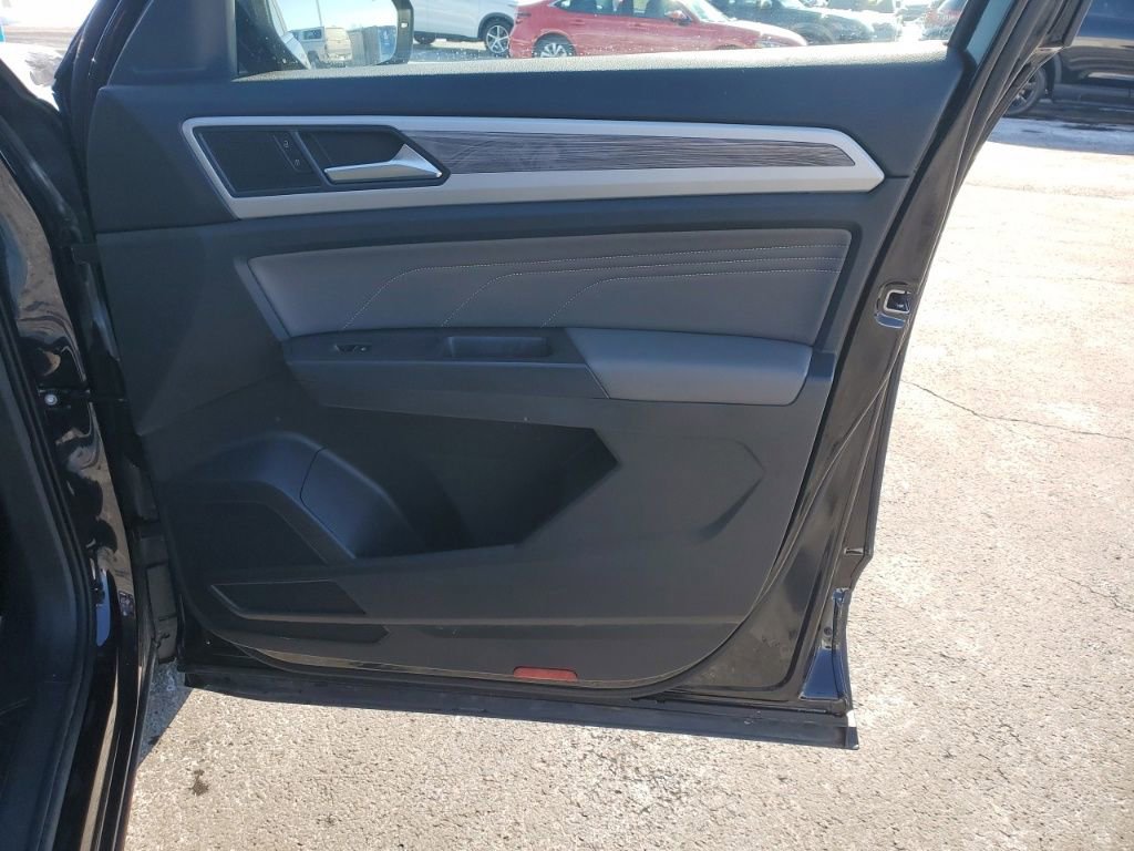 Used 2022 Volkswagen Atlas Cross Sport SE image 29