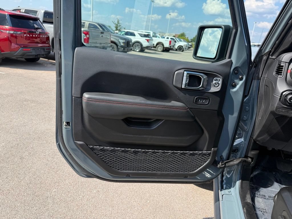 Used 2025 Jeep Gladiator Rubicon AWD/4WD image 8