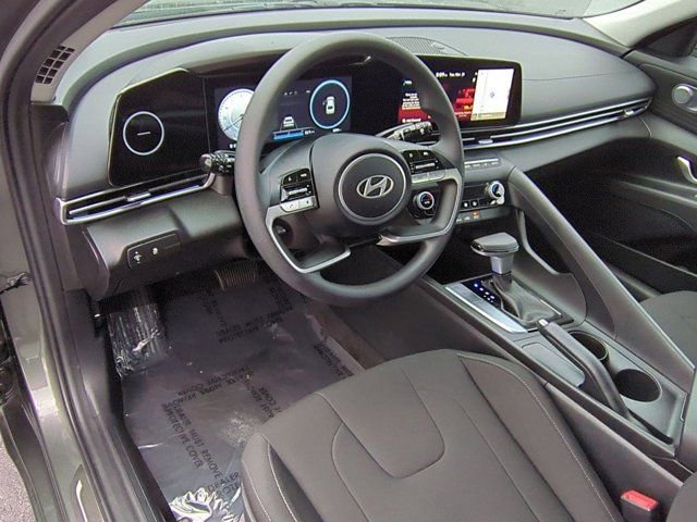 Used 2024 Hyundai Elantra SEL image 9