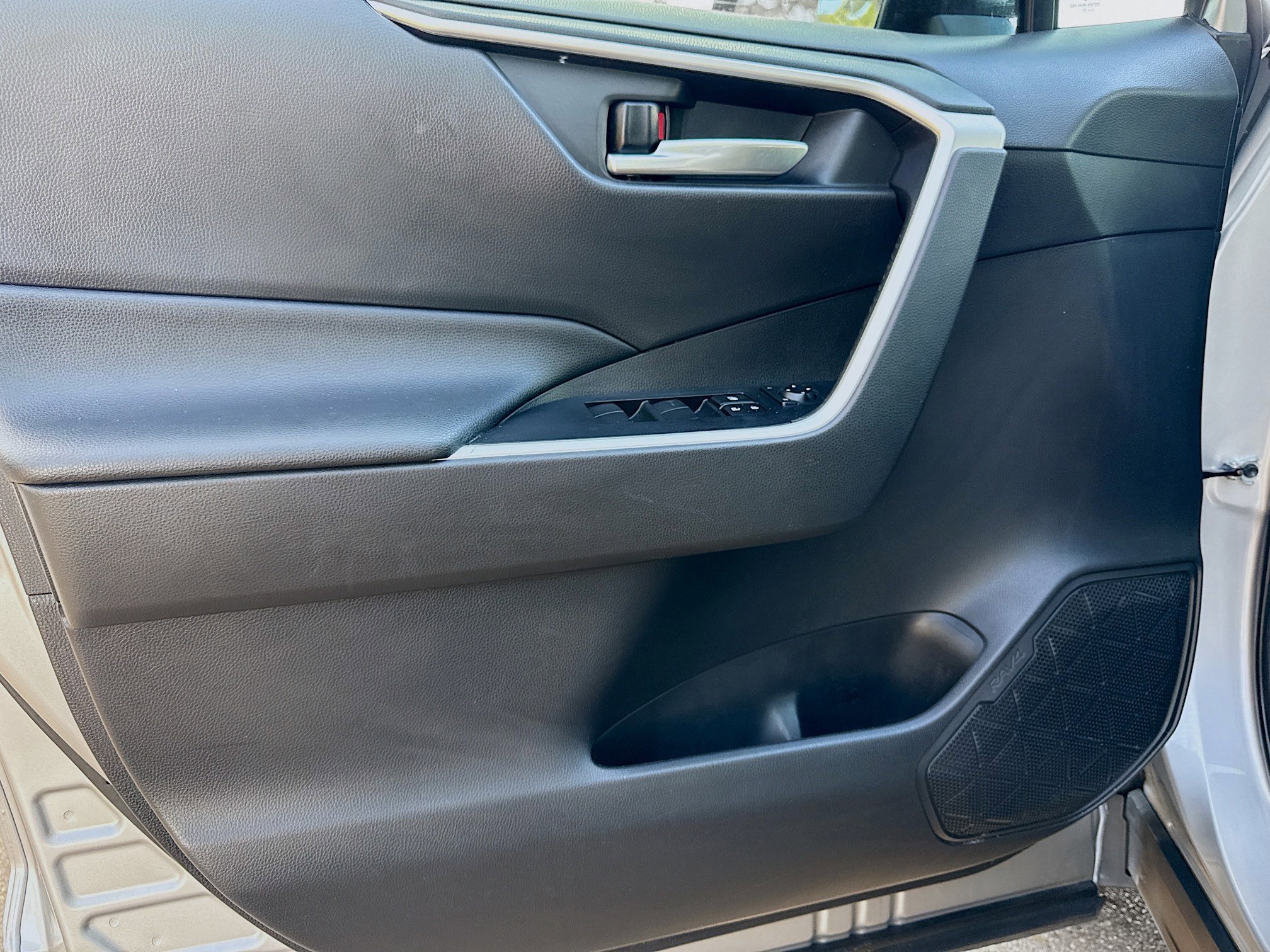 Used 2021 Toyota RAV4 XLE image 20