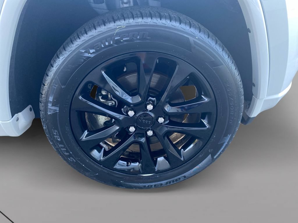 Certified 2022 Jeep Grand Cherokee Laredo X AWD/4WD image 9