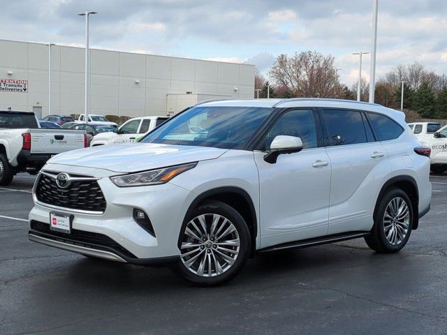 Certified 2025 Toyota Highlander Platinum image 2