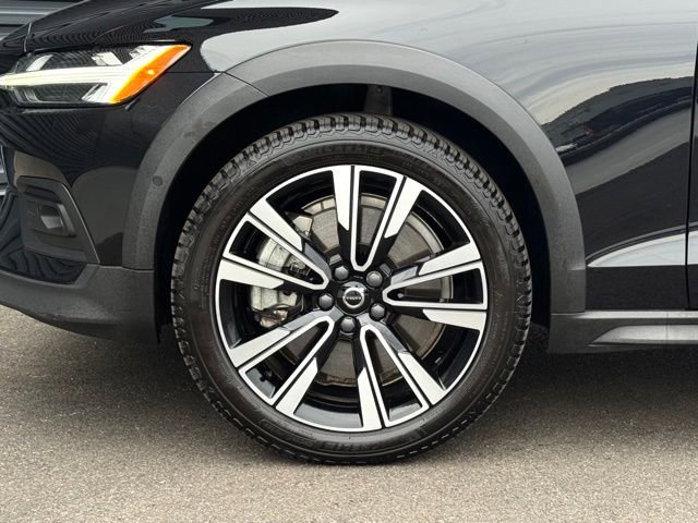 Used 2021 Volvo V60 T5 Cross Country w/ Climate Package image 11