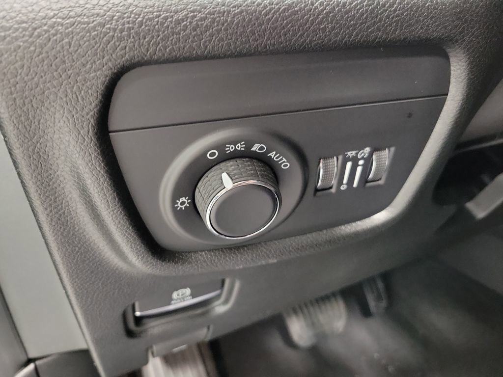 New 2025 Jeep Grand Cherokee L Laredo w/ Luxury Tech Group I image 15