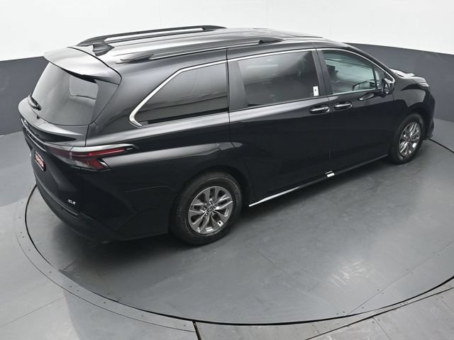 Used 2026 Toyota Sienna XLE AWD/4WD image 47