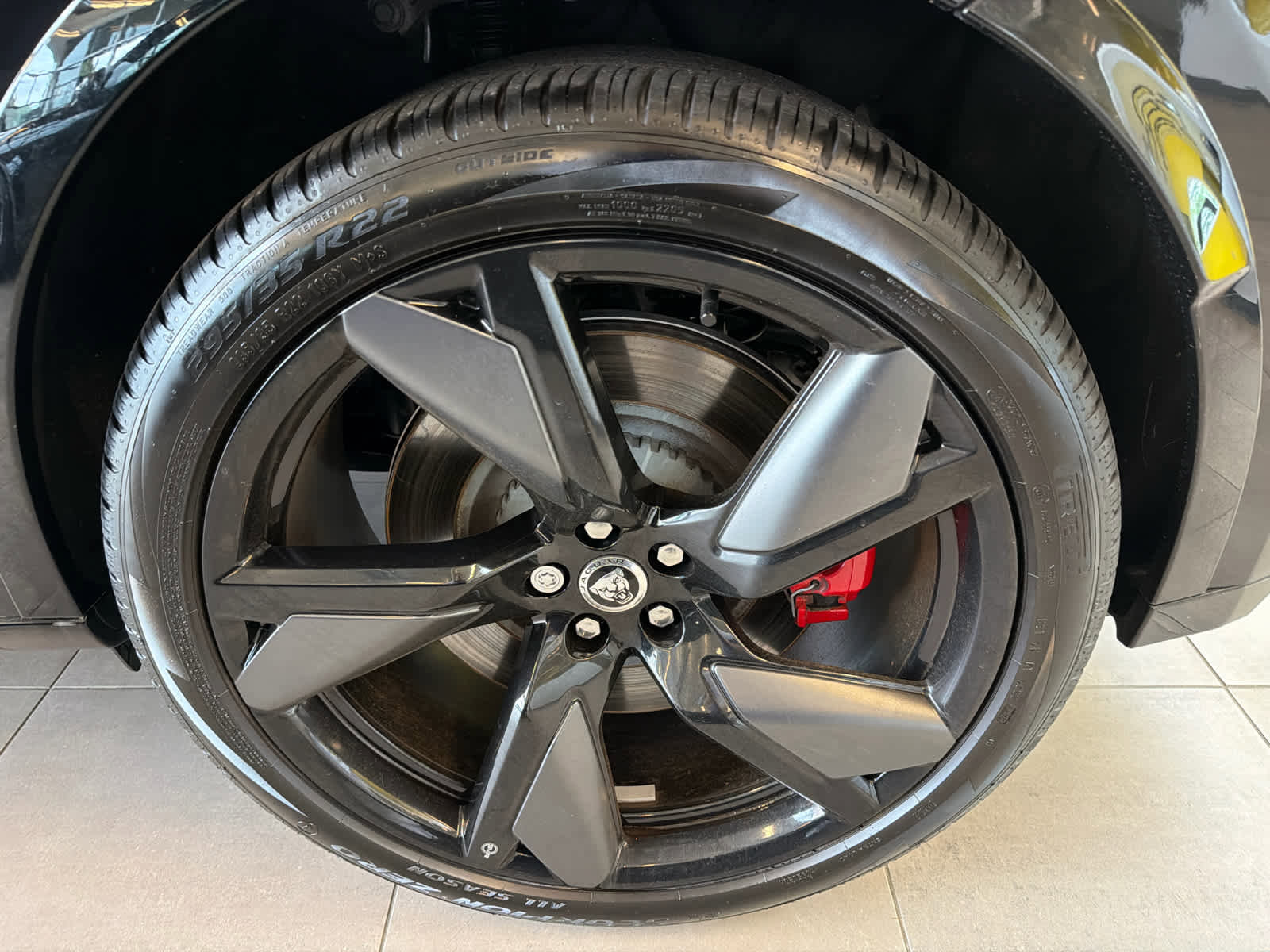 Used 2025 Jaguar F-PACE SVR 575 Edition AWD/4WD image 13