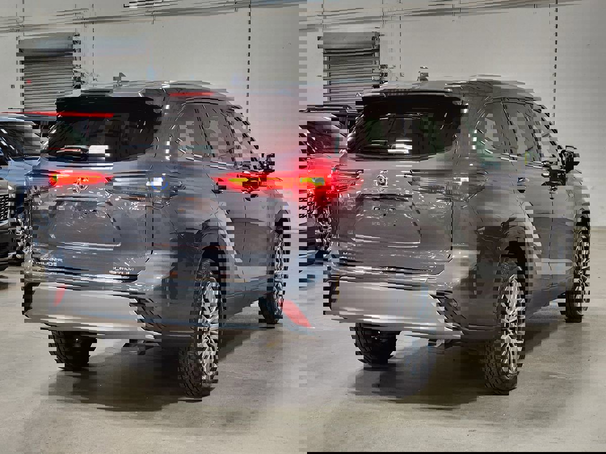 Used 2022 Toyota Highlander Platinum image 9