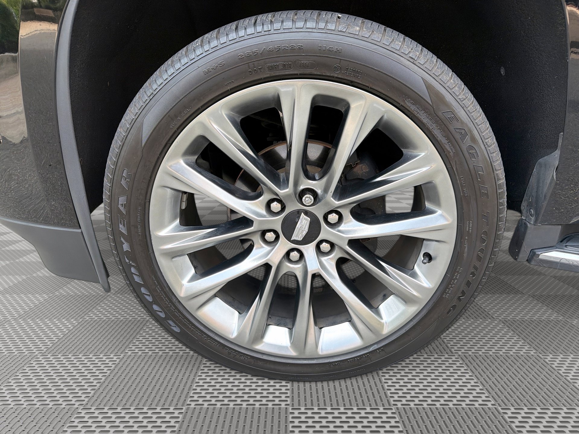 Used 2020 Cadillac Escalade ESV Luxury w/ Escalade Sport Edition AWD/4WD image 19
