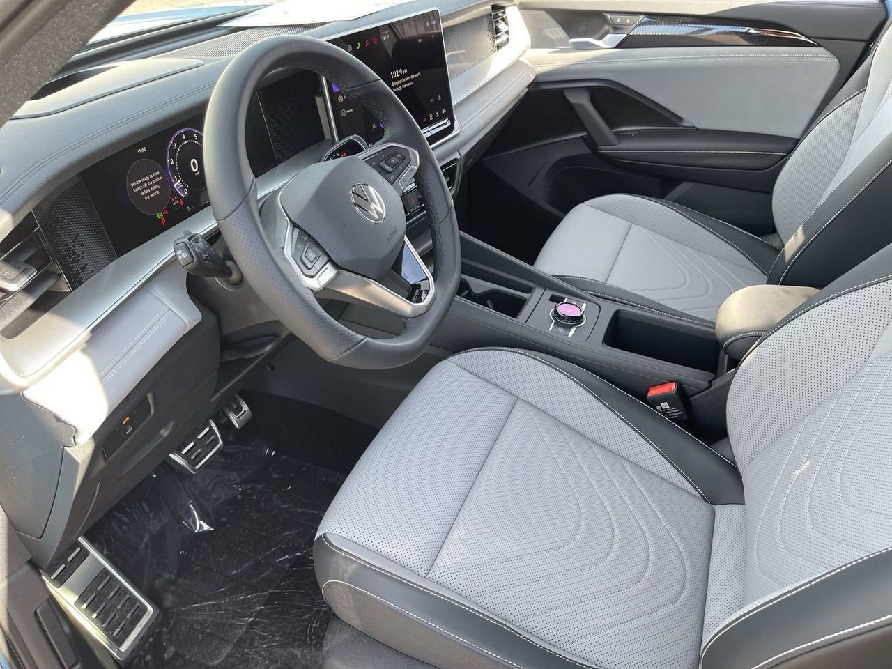 New 2026 Volkswagen Tiguan SE R-Line FWD image 14