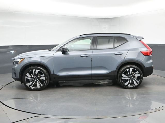 Used 2023 Volvo XC40 B5 Plus w/ Protection Package Premier AWD/4WD image 6