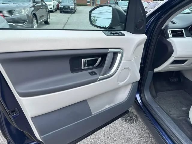 Used 2016 Land Rover Discovery Sport SE AWD/4WD image 9