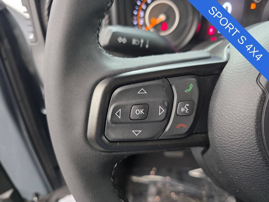 Used 2025 Jeep Gladiator Sport AWD/4WD image 17
