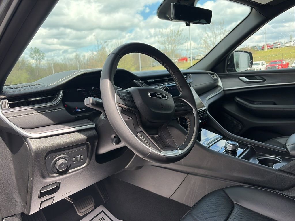 Used 2024 Jeep Grand Cherokee L Limited w/ Luxury Tech Group II AWD/4WD image 11