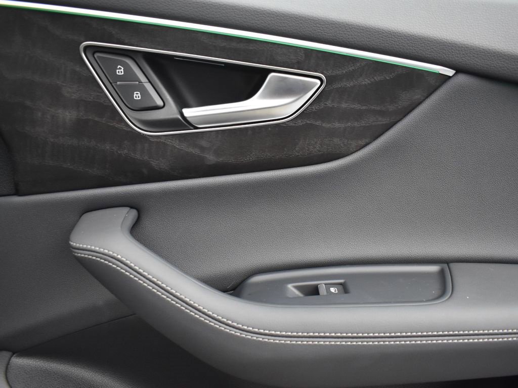 Used 2023 Audi Q8 Premium Plus image 31