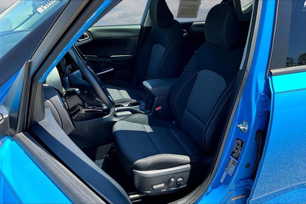 Used 2025 Kia Soul EX FWD image 23