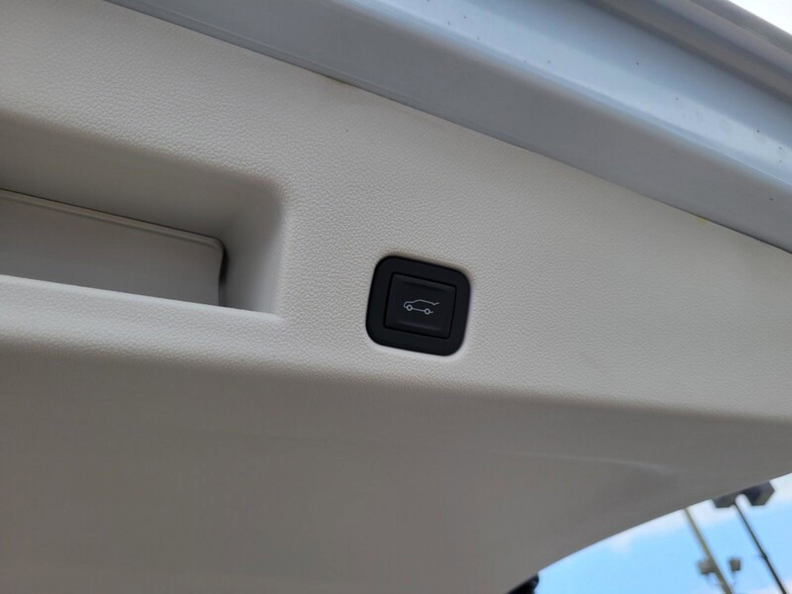 New 2026 GMC Acadia Denali w/ Super Cruise Package image 9