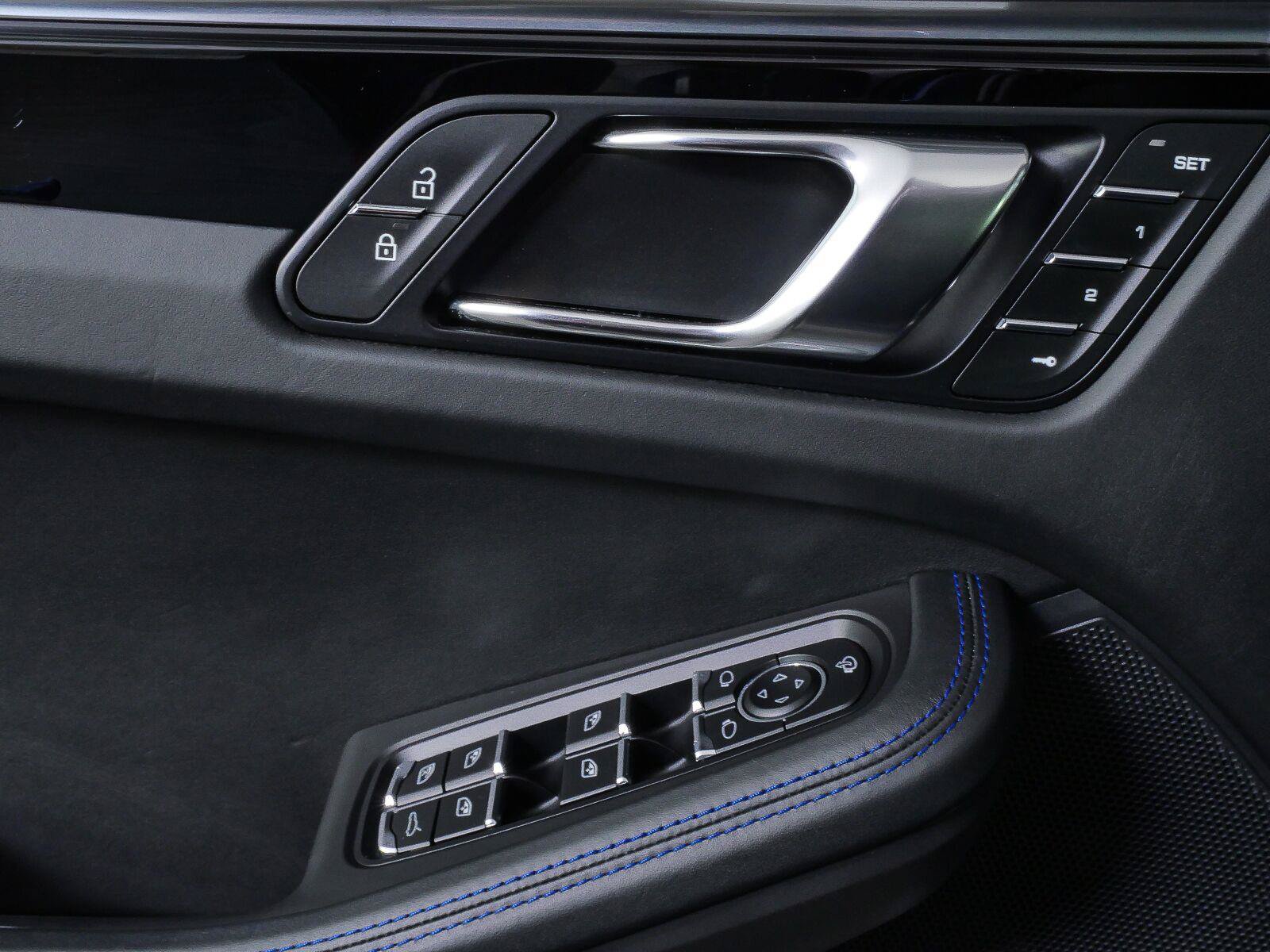 Certified 2023 Porsche Macan S AWD/4WD image 6