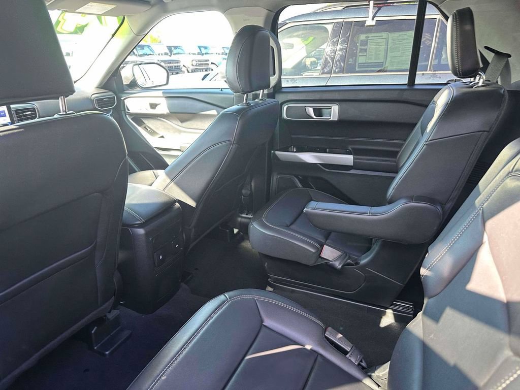 Used 2024 Ford Explorer XLT w/ Equipment Group 202A AWD/4WD image 10