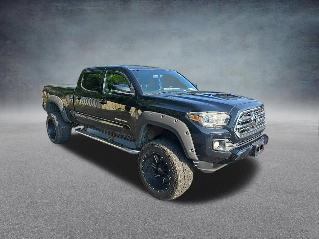Used 2017 Toyota Tacoma TRD Sport w/ Tow Package AWD/4WD image 11