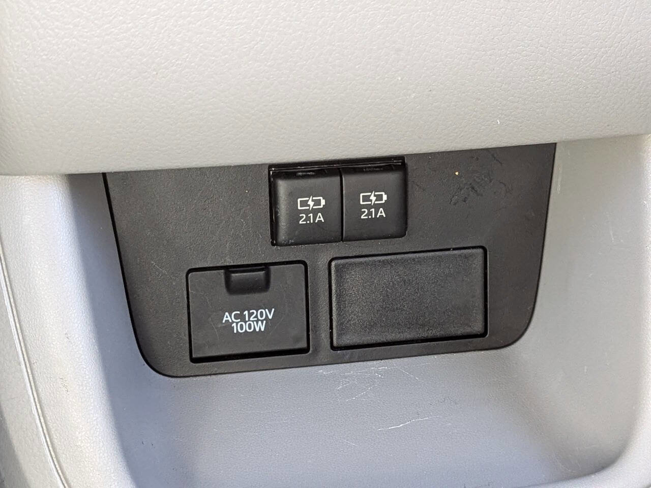 Used 2019 Toyota Highlander XLE FWD image 30