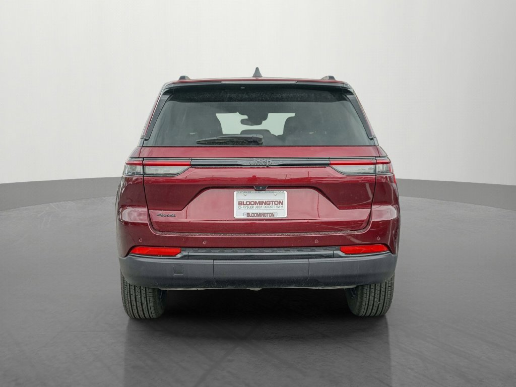 Used 2024 Jeep Grand Cherokee Altitude AWD/4WD image 5