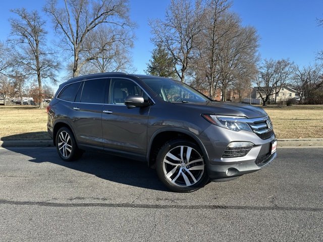 Used 2017 Honda Pilot Touring image 2