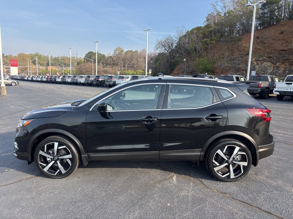 Used 2022 Nissan Rogue Sport SL image 2