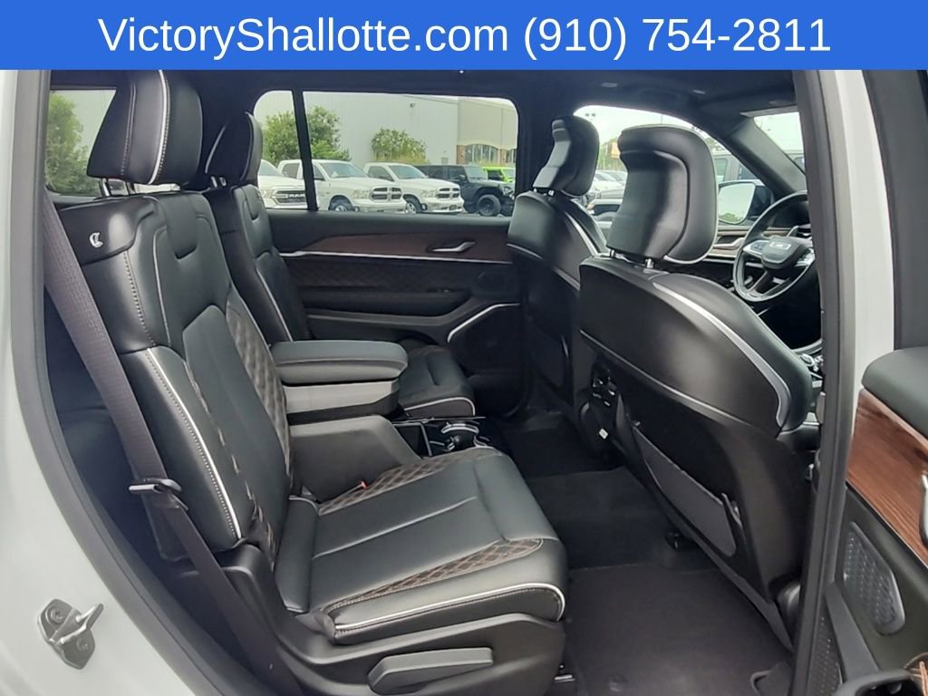 Used 2025 Jeep Grand Cherokee L Summit w/ Obsidian Package AWD/4WD image 47