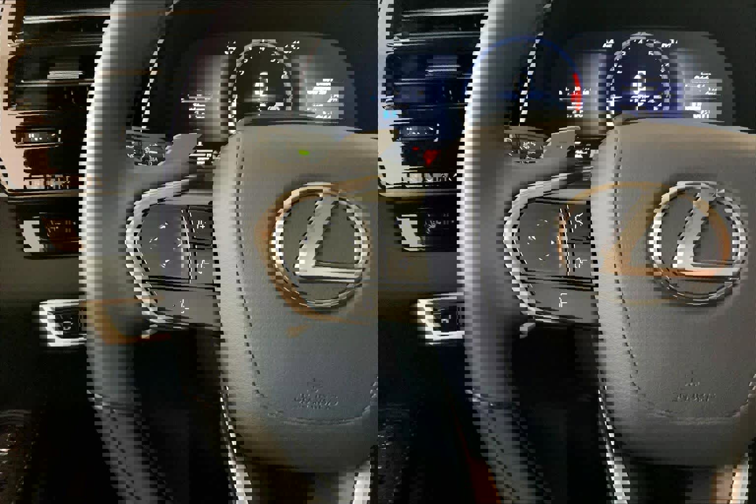 Used 2025 Lexus RX 350 Luxury w/ Convenience Package image 24