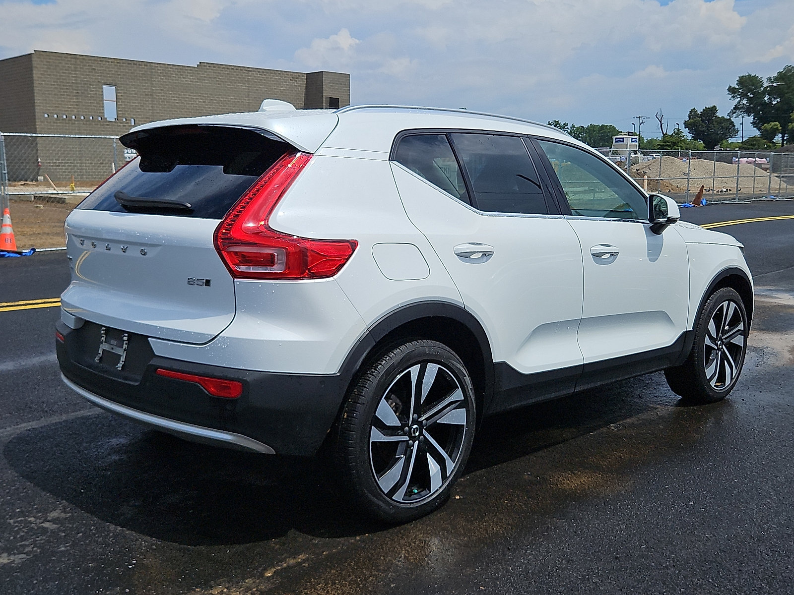 Certified 2024 Volvo XC40 B5 Ultimate w/ Climate Package AWD/4WD image 6