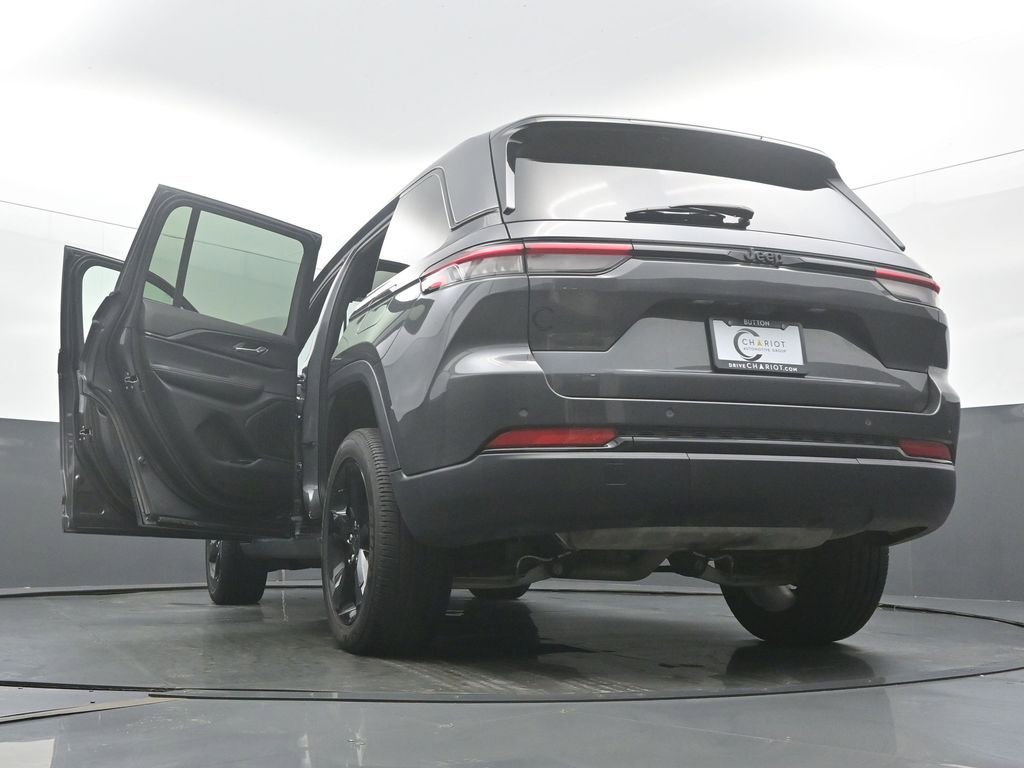 Used 2024 Jeep Grand Cherokee Altitude image 60