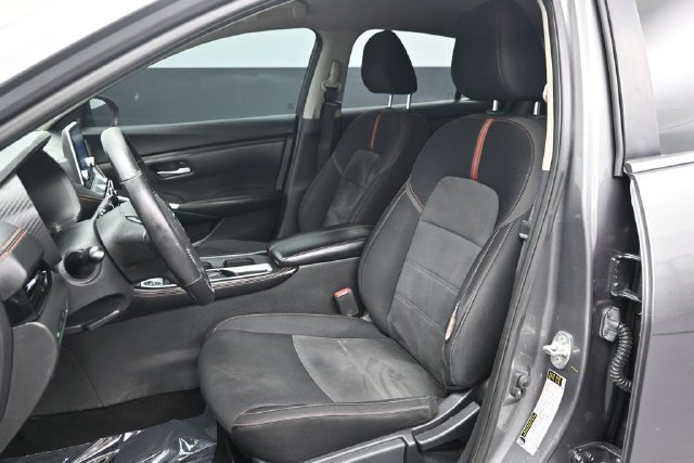 Used 2021 Nissan Sentra SR w/ Electronics Package FWD image 5