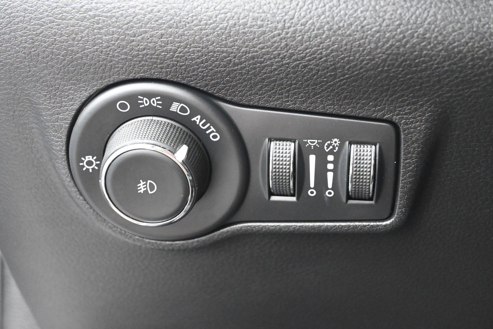 Used 2023 Jeep Compass Latitude AWD/4WD image 12