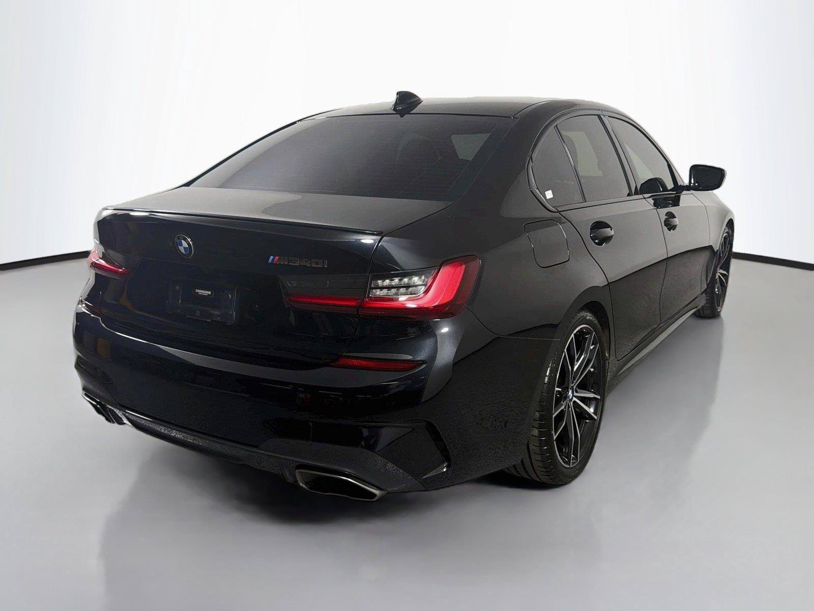 Used 2022 BMW M340i RWD image 5