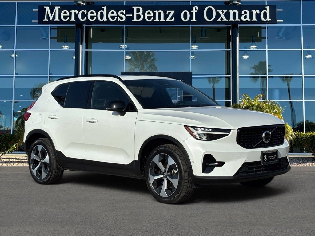 Used 2025 Volvo XC40 B5 Plus AWD/4WD image 6