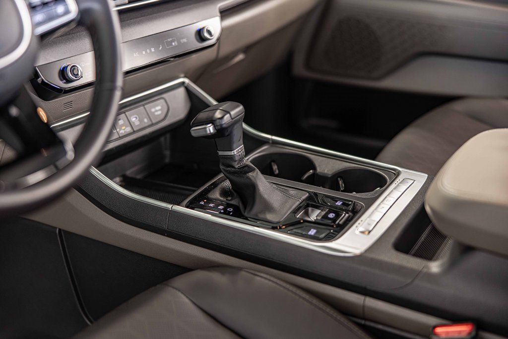 Used 2025 Kia Carnival EX image 20